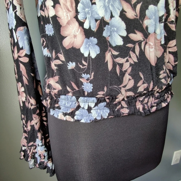 American Eagle Soft & Sexy Floral Crepe Top - Picture 4 of 5